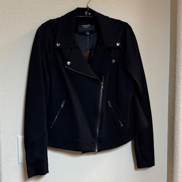 Torrid Black Zippered Jacket for Women Size 00